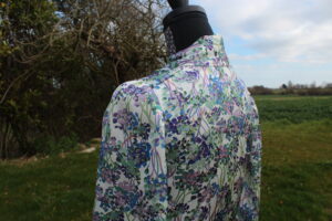 Robe fleuri printemps vue de trois quart dos