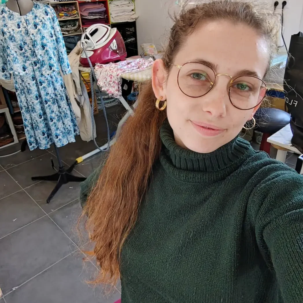 Marie dans son atelier