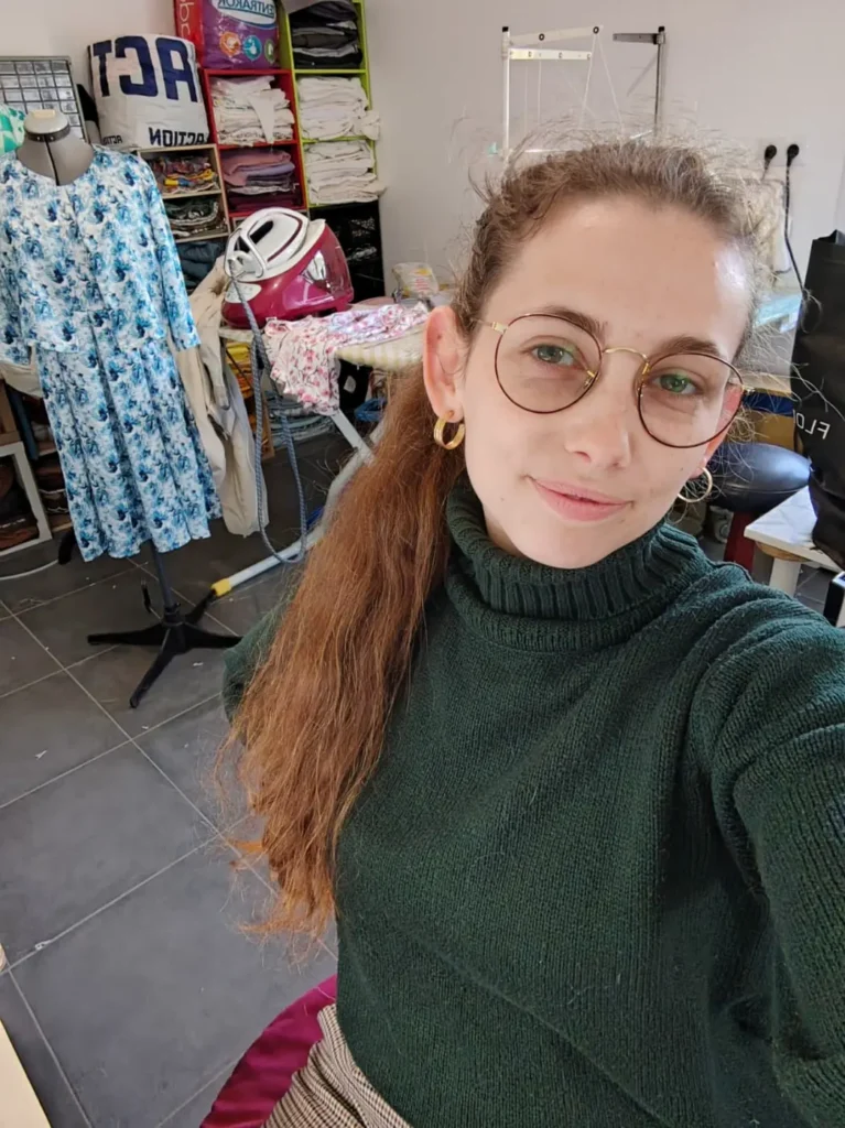 Marie dans son atelier